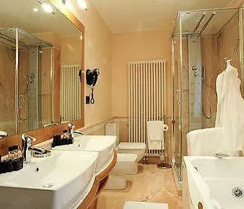 מלון Park Carpenada 4*